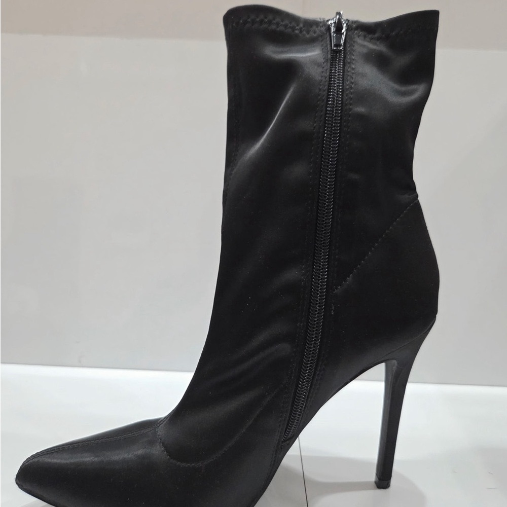 Shoe Dazzle Black Heeled Boots
